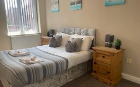 St Annes Apartment 4 - Sleeps 6 - Free Parking